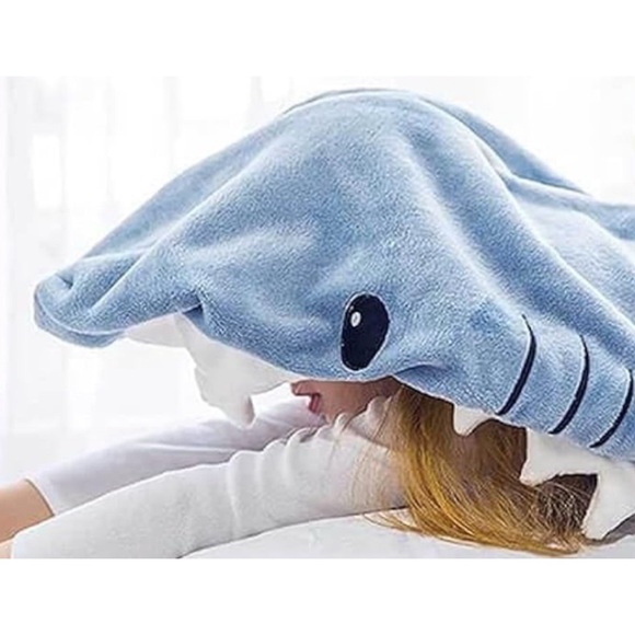 Children’s Flannel Shark Blanket/Onesie Fits Up to 65 llbs. Playful Soft Cozy - Picture 4 of 9
